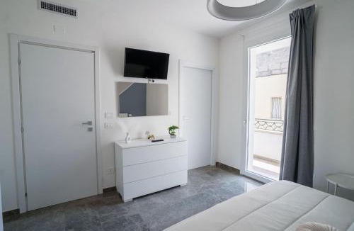 Supersano Bed & Breakfast | White & Grey