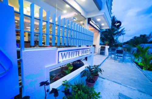 Hulhumale House | White Harp Beach