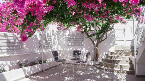 Vothon House | White Haven Cave Home