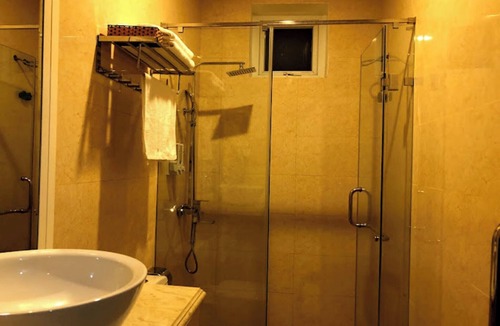 Vinh Hotel | White Hotel