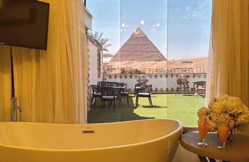 Al Haram House | White House Pyramids View