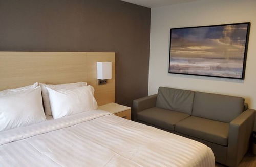Mississauga Hotel | White Knight Motel