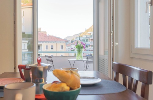 Como Apartment | White Lake View Apartment