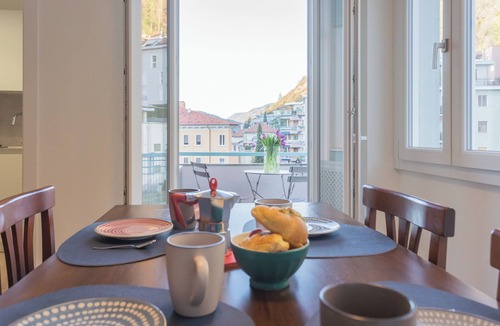 Como Apartment | White Lake View Apartment