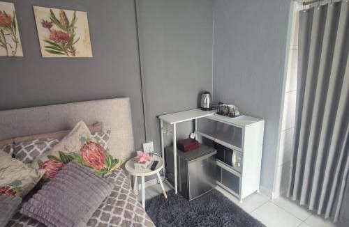 Belville Bed & Breakfast | White Lilly