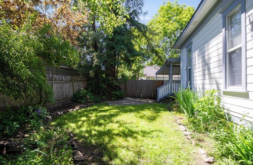 Market District House | White Lotus in Eugene, just minutes from downtown, sleeps 4