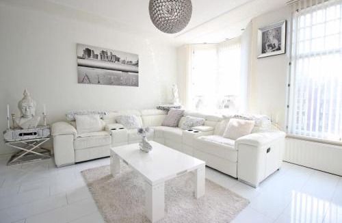 Grachtengordel-West Apartment | White Luxury Penthouse in City Centre