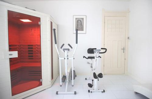 Grachtengordel-West Apartment | White Luxury Penthouse in City Centre