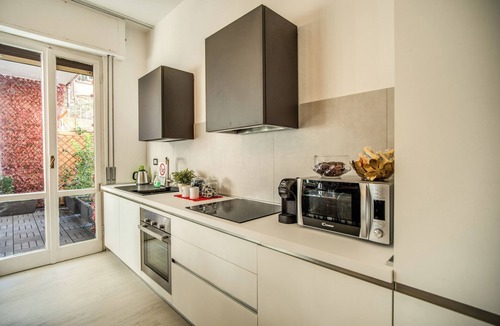 San Francesco Apartment | White Mirror Apartment