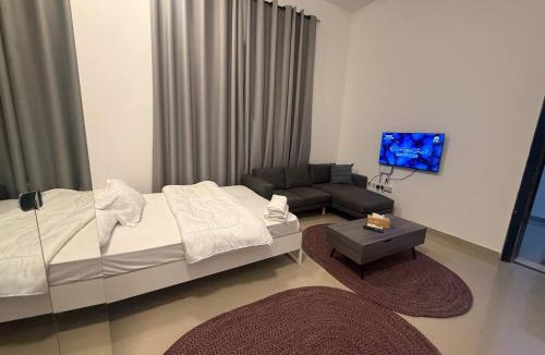 Al Ain Apartment | White Moon Studio jimi