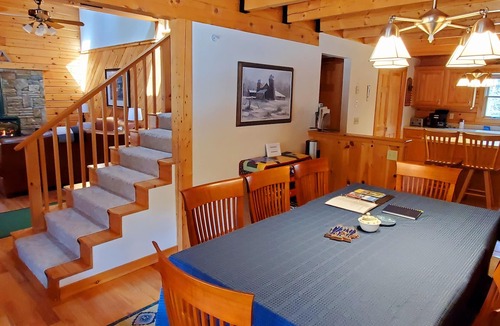 Bartlett Cabin | White Mountain Log Cabin Getaway Hike~Dine~Ski~Shop