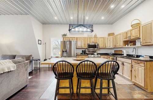 Littleton Apartment | White Mountain peaceful retreat w/furnished deck, garage, gas grill & location