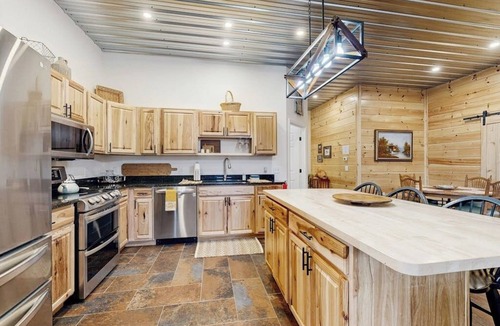 Littleton Apartment | White Mountain peaceful retreat w/furnished deck, garage, gas grill & location