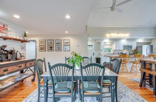 North Conway House | White Mountains Home w/Hot Tub - Walk to Town!
