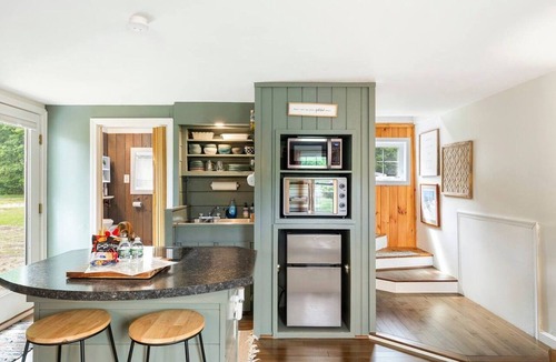 Woodstock House | White Mtn Hot Tub Retreat The Bit O’ Honey