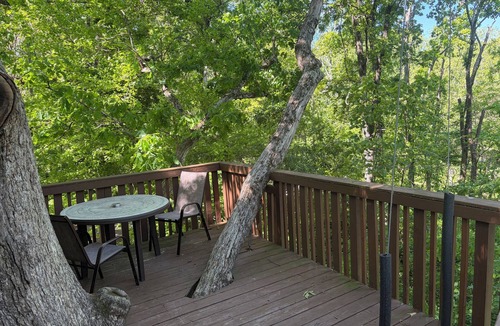 Hardin County Cabin | White Oak Tree House by Garden of the Gods in the Shawnee National Forest