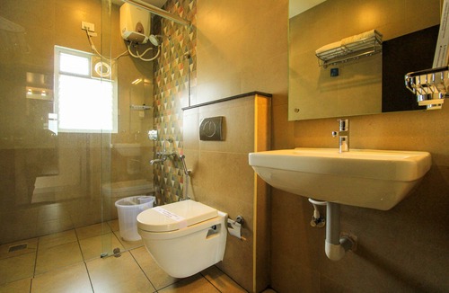 Kuilapalayam Hotel | White Pearl Residency
