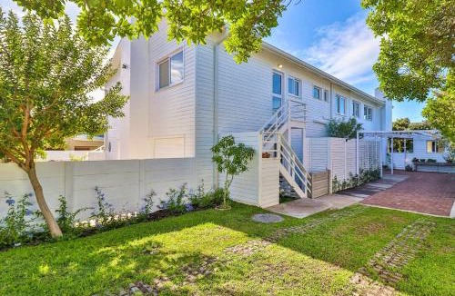 Still Bay House | White Penguin