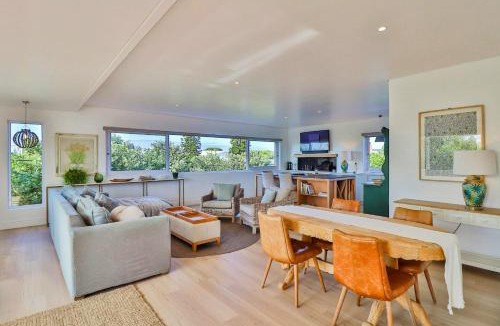 Still Bay House | White Penguin