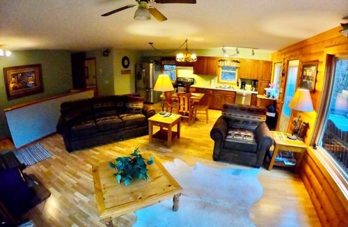 Lansing Cabin | White Pine Cabin With Swimming Pond & Hot Tub Jacuzzi