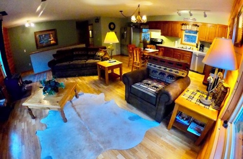 Lansing Cabin | White Pine Cabin With Swimming Pond & Hot Tub Jacuzzi