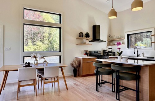 Barryville House | White Pine Chalet - Set among towering pines, this modern retreat pairs clean architecture with cozy interiors. Light-filled by day, serene and cocoon-like at night.