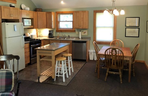 La Pointe House | White Pine - Cozy Carriage House in Town on Madeline Island - Easy Walking to