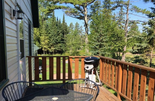 La Pointe House | White Pine - Cozy Carriage House in Town on Madeline Island - Easy Walking to