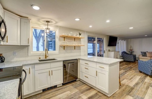 Tichigan House | White Pine Villa-Hot tub, Kayaks, Ice Fishing