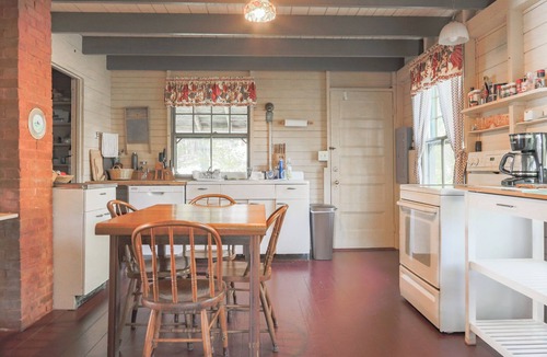 Bayville Cottage | White Pines Cottage - Classic Maine Cottage - Waterfront on Linekin Bay!