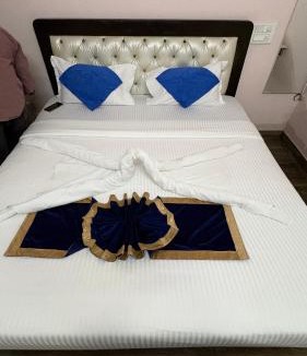 Whitefield Hotel | White Rabbit Rooms