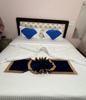 Whitefield Hotel | White Rabbit Rooms