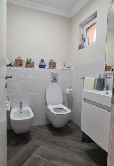 Curtea De Arges Apartment | White rezidence