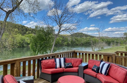 Lone Rock House | White River Beautiful Home! Fisherman's Paradise!