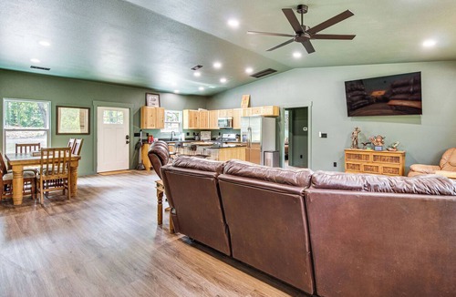 Flippin Cabin | White River Retreat! Family Cabin