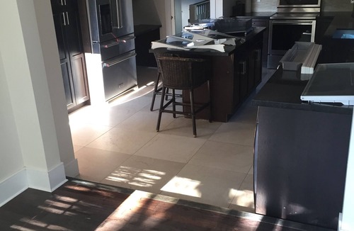 Surrey House | White Rock Fire Place Massage. 10 min Walk To The Beach.