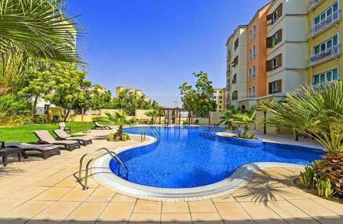 Discovery Gardens Apartment | White Sage Discovery Gardens Renovated Studio next to Metro