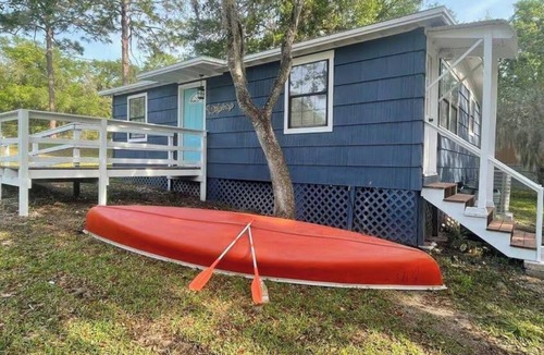 Keystone Heights Cottage | White Sands Lake 2-bedroom Cottage, Sleeps 6, Kayaks/Fishing