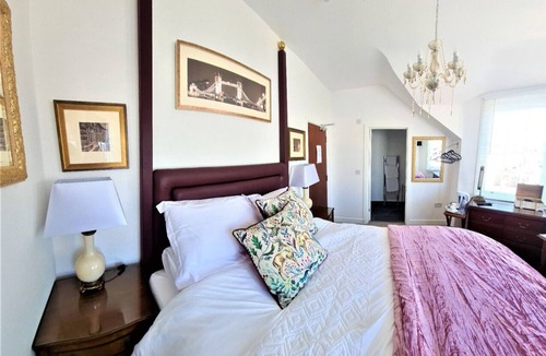 Westmarsh Bed & Breakfast | White Stag Lodge