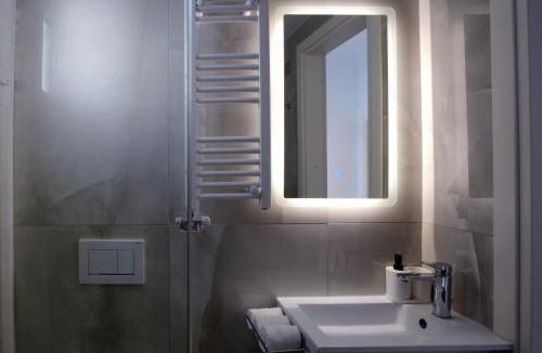 Moschato-Tavros Apartment | White & Stars