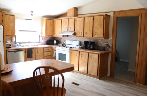 Damon House | White-tailed Ranch | Peaceful 1-Acre Nature Escape
