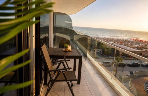 Mamaia-Sat Hotel | White Titanic 5 stele
