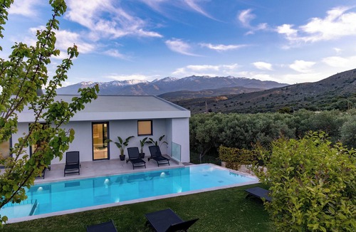 Katochori Villa | White View Villa by Alex – Your Dream Holiday in the Heart of Crete