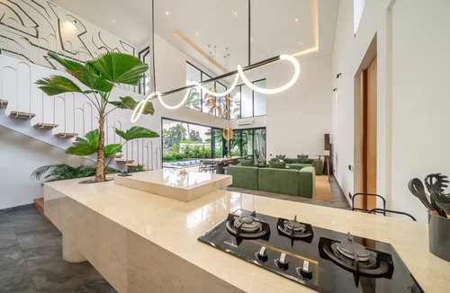 Melayang Villa | White Villa Ubud