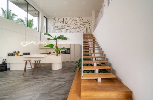 Melayang Villa | White Villa Ubud