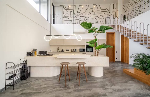 Melayang Villa | White Villa Ubud