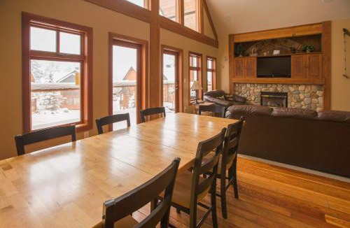 Rossland House | White Wolf