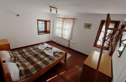 Old Town Ski Chalet | White Wolf Chalet