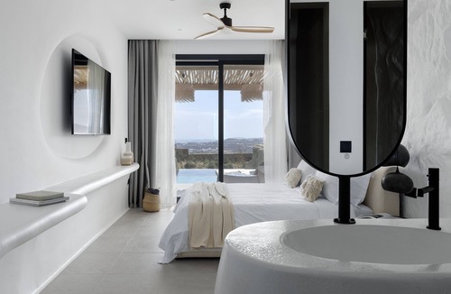 Paraga House | WhiteArt Suites