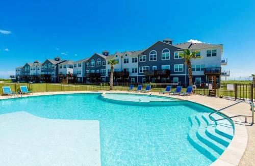 Corpus Christi House | WhiteCap Beach, Pool, BBQ Sleeps 8